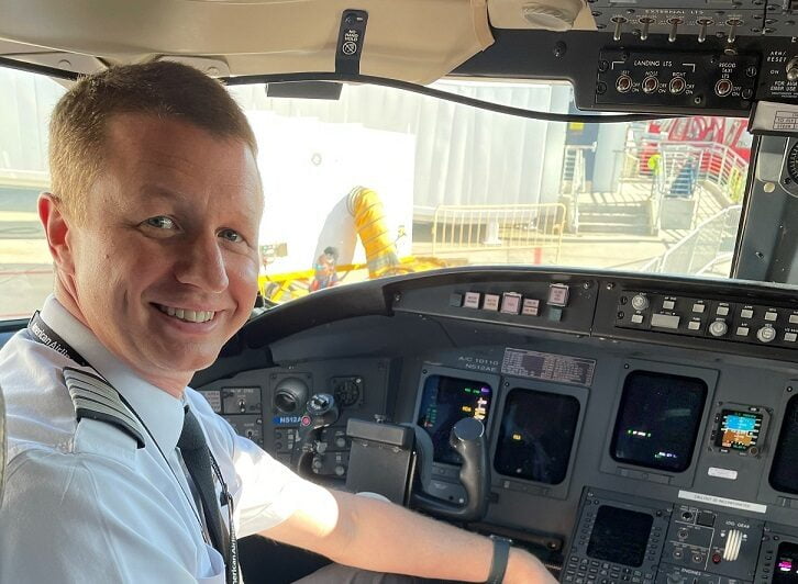 Captain Turns Delay into Memorable Experience for Kids